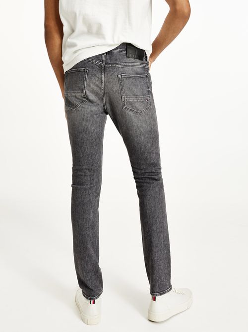 Jeans-ajustados-y-desteñidos-Tommy-Hilfiger