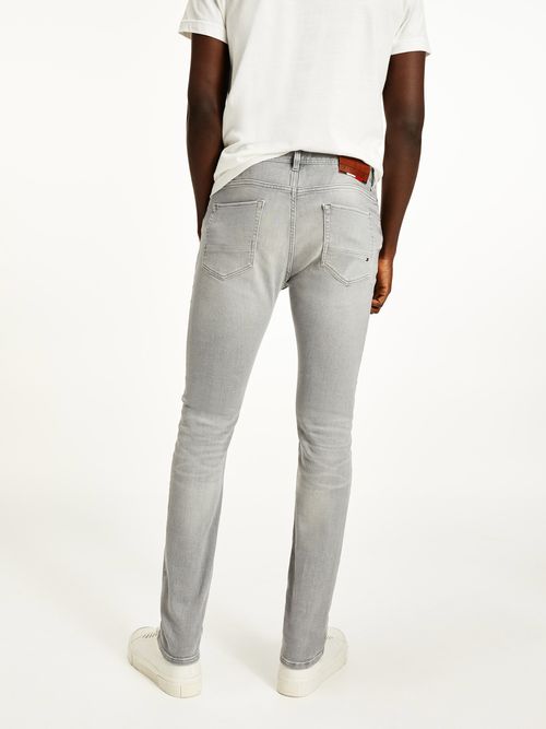Jeans-superajustados-con-efecto-desteñido-Tommy-Hilfiger