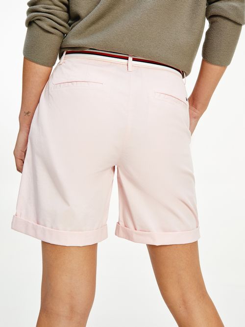 Pantalon-corto-chino-con-cinturon-distintivo-Tommy-Hilfiger