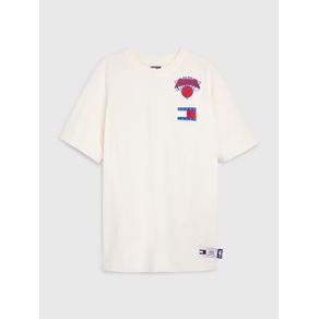 

PLAYERA TOMMY JEANS AMPLIA TOMMY & NBA NEW YORK KNICKS CON PARCHE DE HOMBRE Talla: L