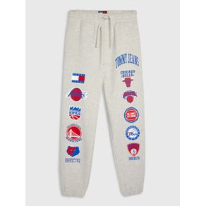 

JOGGERS TOMMY JEANS & NBA CON LOGOS DE EQUIPOS DE HOMBRE Talla: XL