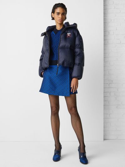 CHAMARRA-TOMMY-HILFIGER-DE-PLUMON-CON-MONOGRAMA-DE-MUJER-TOMMY-HILFIGER