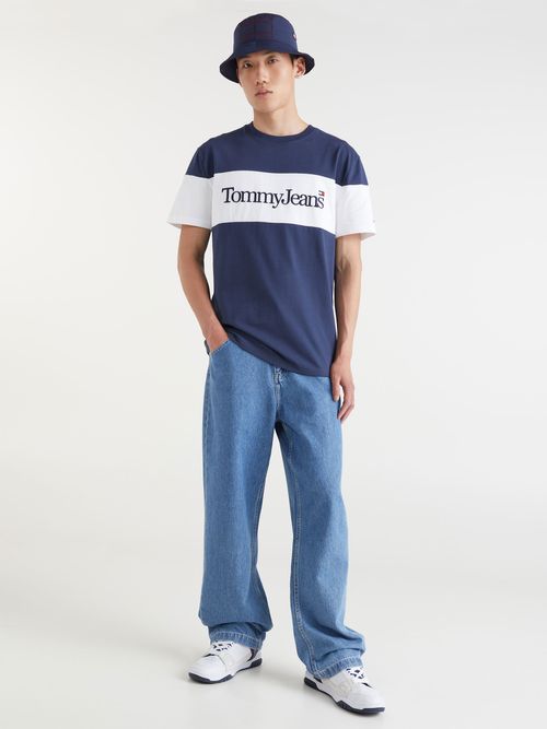 PLAYERA-TOMMY-JEANS-CON-LOGO-EN-FUENTE-SERIF-DE-HOMBRE-TOMMY-HILFIGER