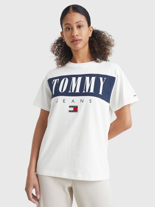 PLAYERA-TOMMY-JEANS-DE-MUJER