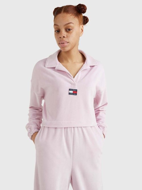 POLO-DE-VELOUR-CON-MANGA-LARGA-Y-PARCHE-TOMMY-JEANS-DE-MUJER