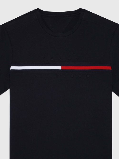PLAYERA-ADAPTIVE-CON-FRANJA-DISTINTIVA-TOMMY-HILFIGER-DE-NIÑO