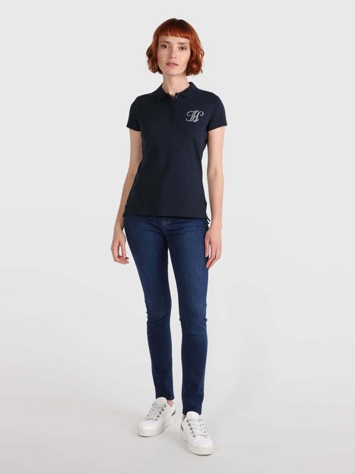POLO-CON-APLICACIONES-EN-FIRMA-TOMMY-HILFIGER-DE-MUJER