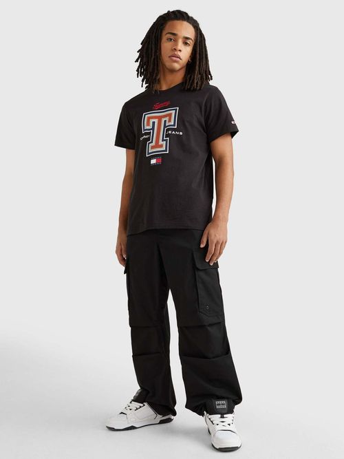 PLAYERA-MODERN-CON-LOGO-TOMMY-JEANS-DE-HOMBRE