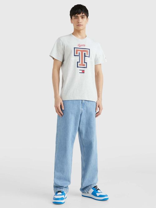 PLAYERA-MODERN-CON-LOGO-TOMMY-JEANS-DE-HOMBRE