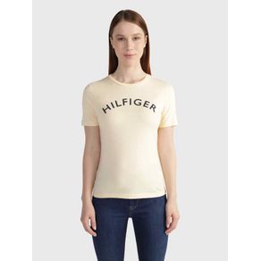 

Playera con estampado logo hilfiger de mujer Talla: L