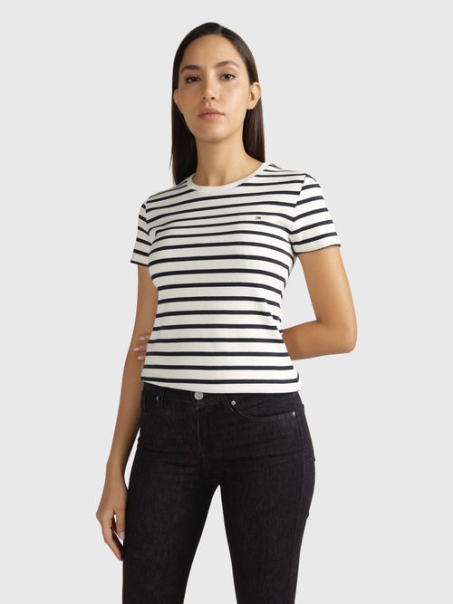 Playera-de-rayas-marineras-y-corte-slim-de-mujer