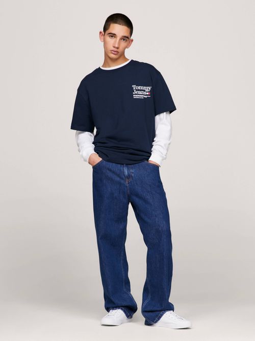 Playera-Modern-con-logo-en-la-parte-trasera-de-hombre