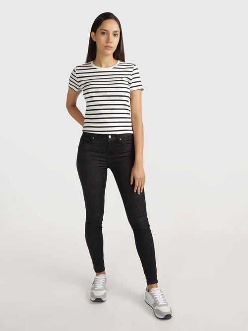 Playera-de-rayas-marineras-y-corte-slim-de-mujer