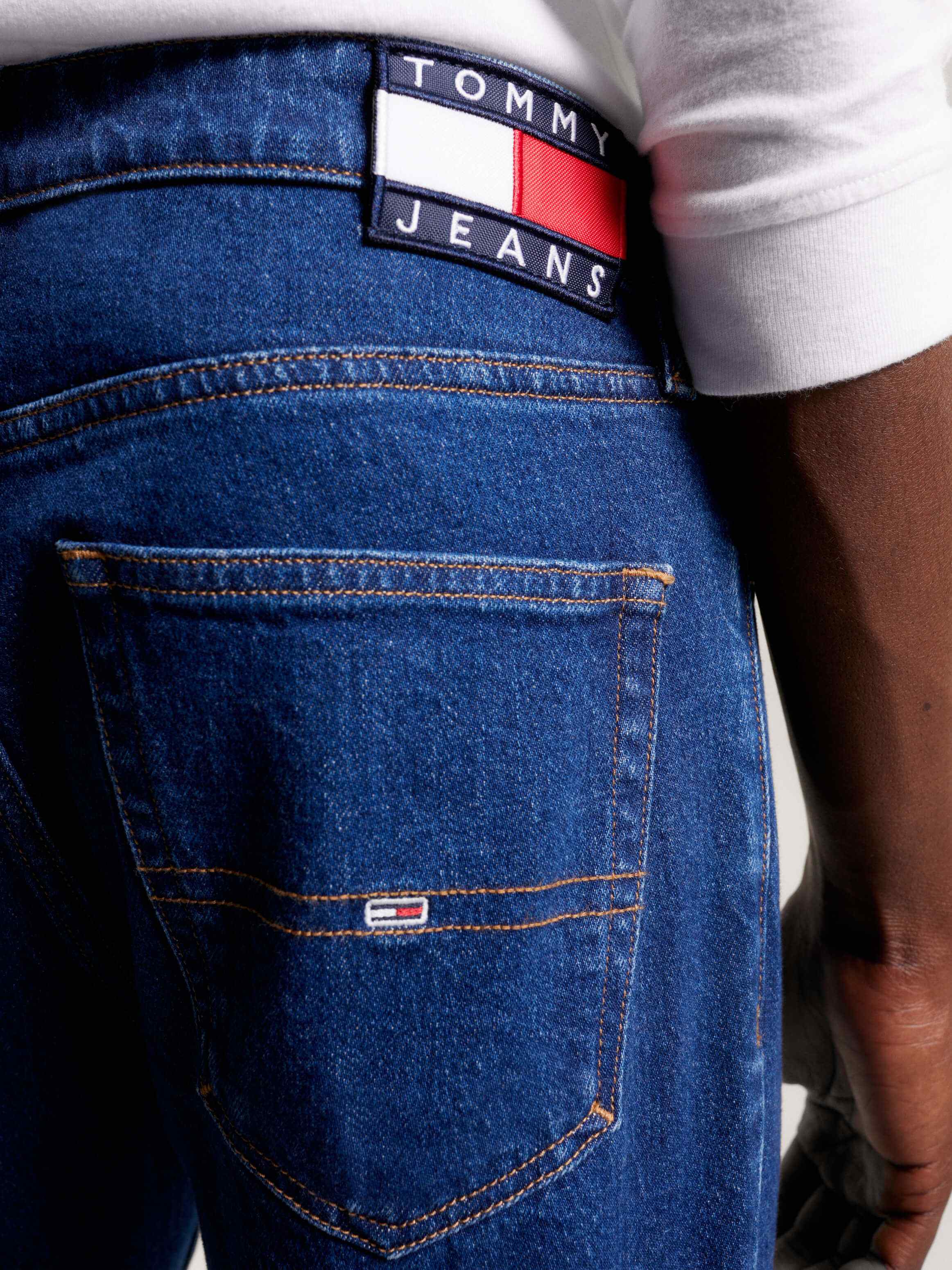 Jeans cónicos ajustados Austin de hombre Tommy