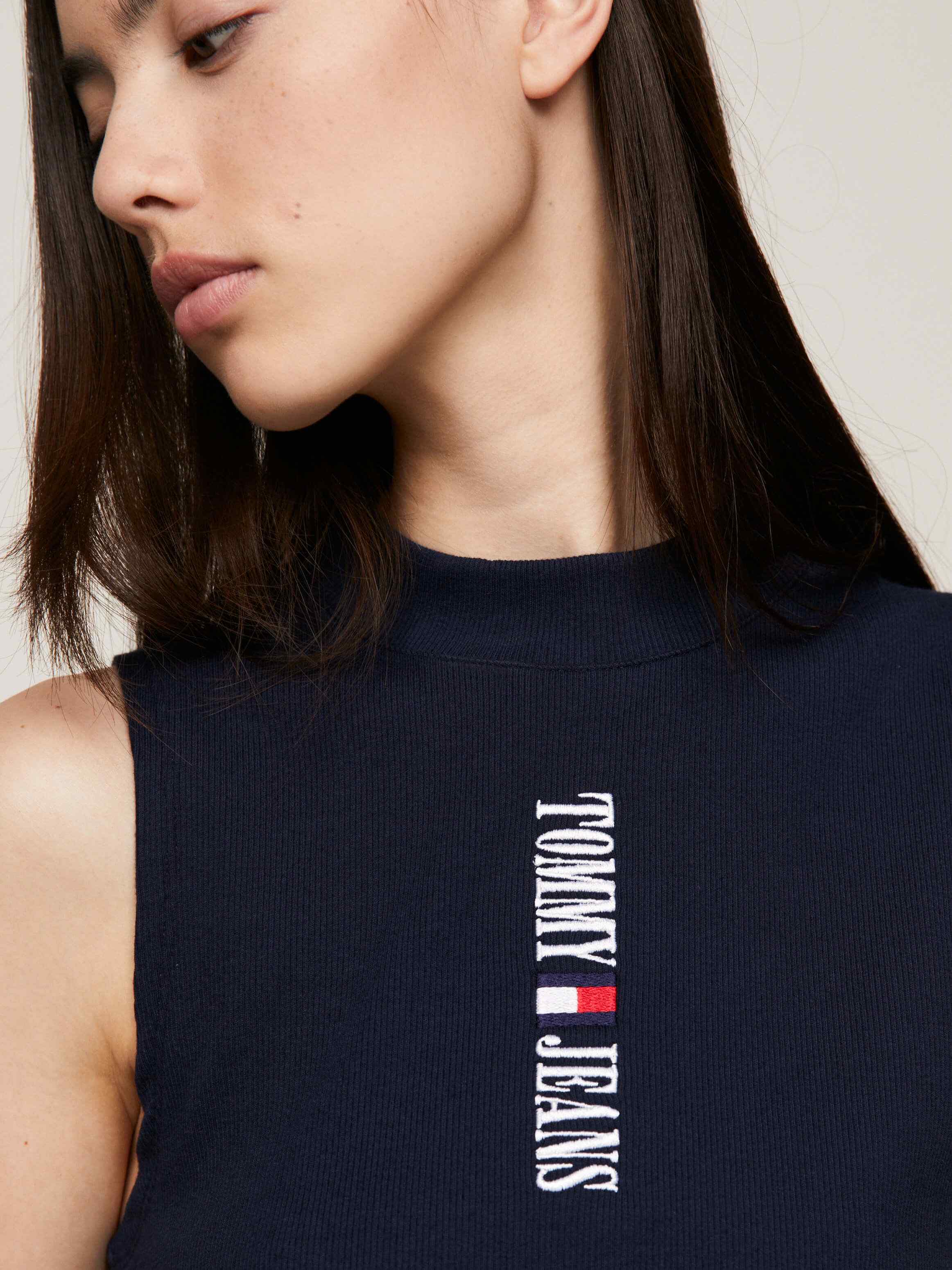 Playera sin mangas de corte cropped con logo mujer Tommy Jeans