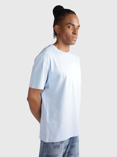 Playera-con-logo-y-corte-clasico-de-hombre