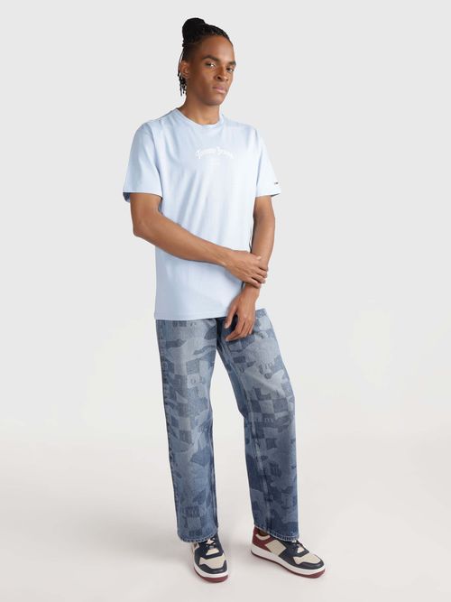 Playera-con-logo-y-corte-clasico-de-hombre
