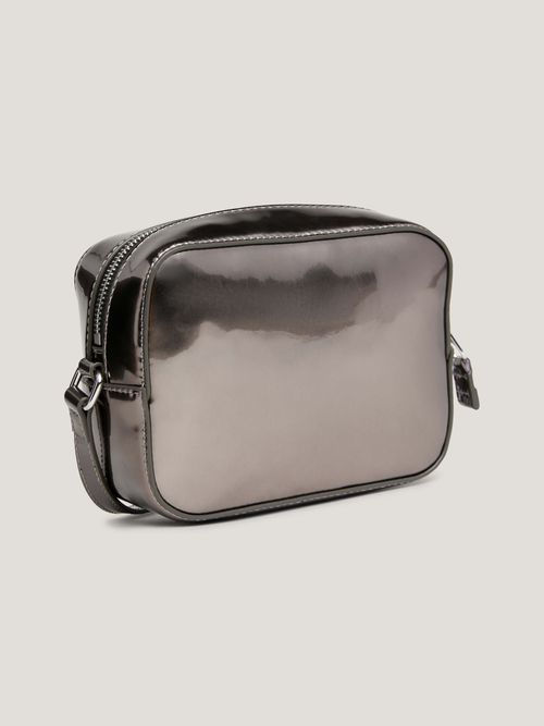 Bolso-bandolera-metalizado-con-logo-de-mujer