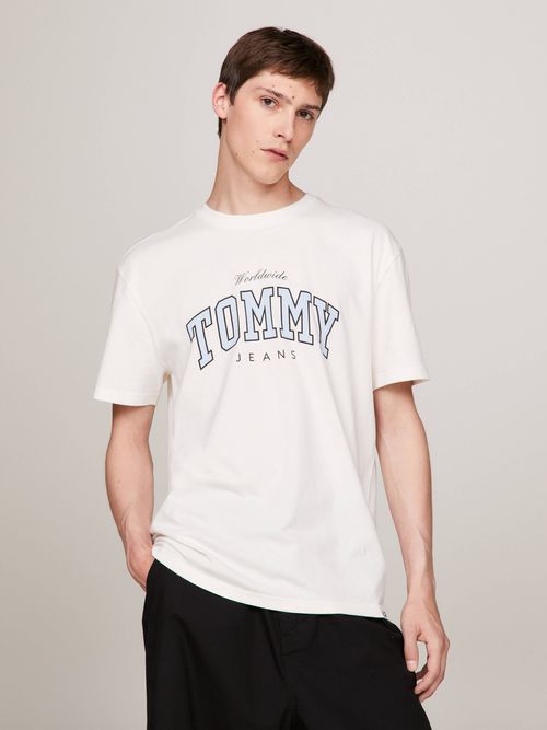 Playera-universitaria-con-logo-de-hombre