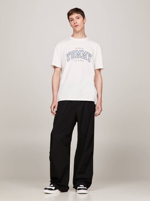 Playera-universitaria-con-logo-de-hombre