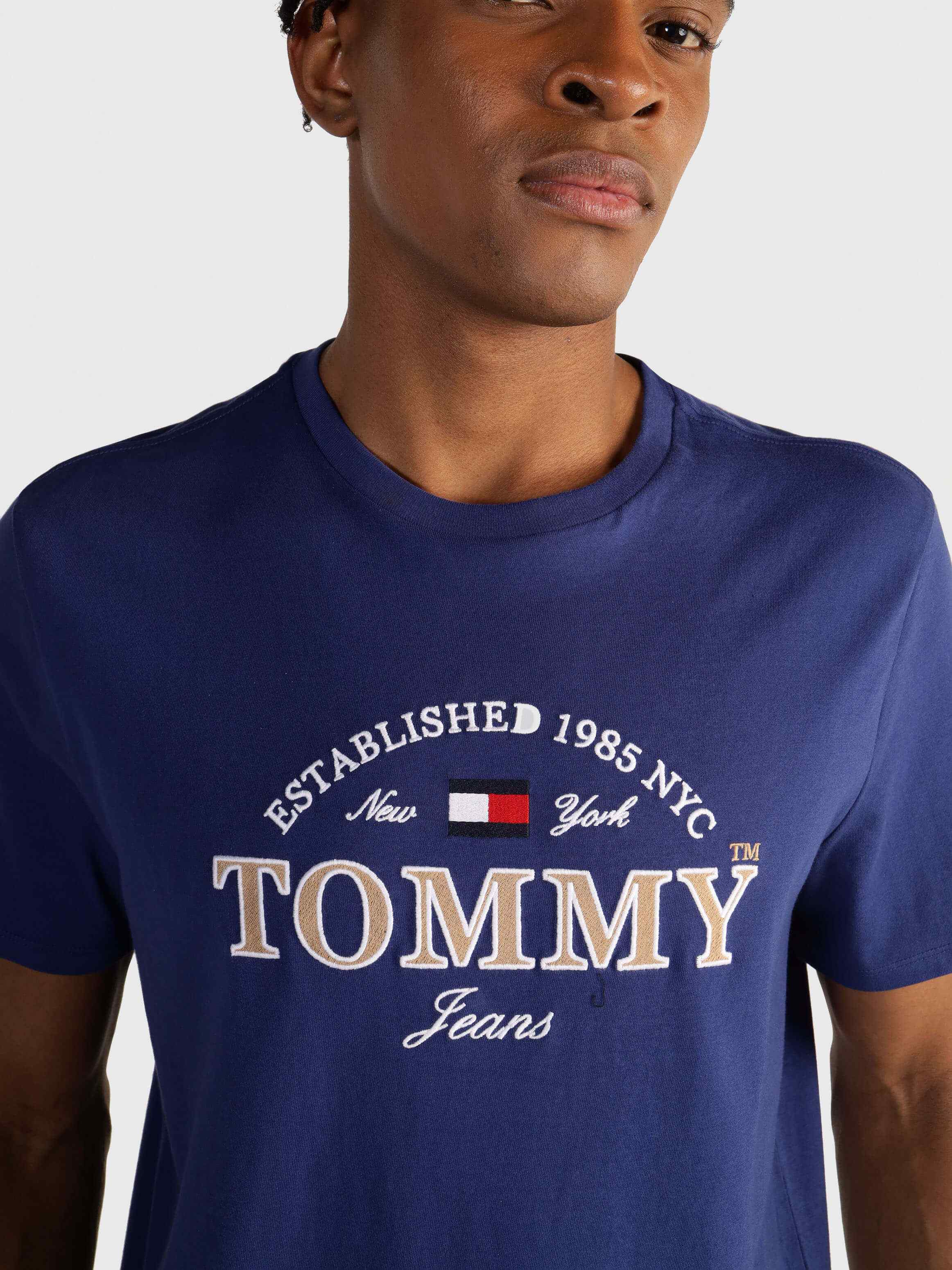 Playera con logo bordado de hombre Tommy Hilfiger