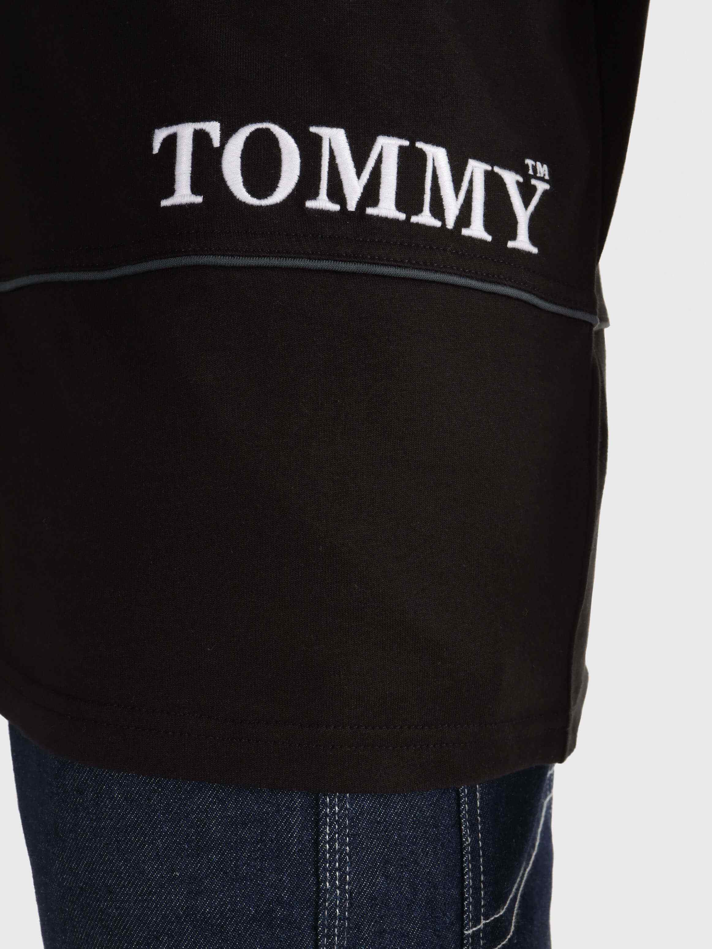 Playera con logo bordado en bajo de hombre Tommy Jeans