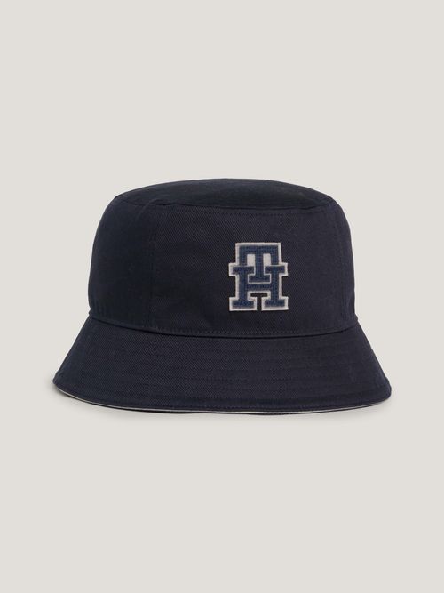 Sombrero-bucket-Elevated-con-monograma-TH-de-hombre