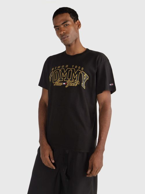 Playera-con-logo-bordado-de-hombre