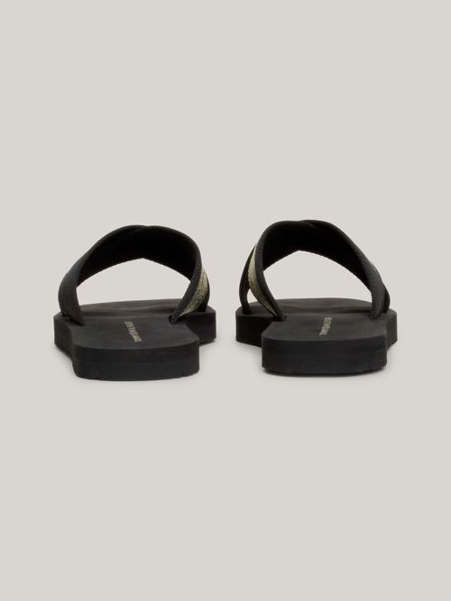 Chanclas-con-tiras-cruzadas-y-logo-de-mujer