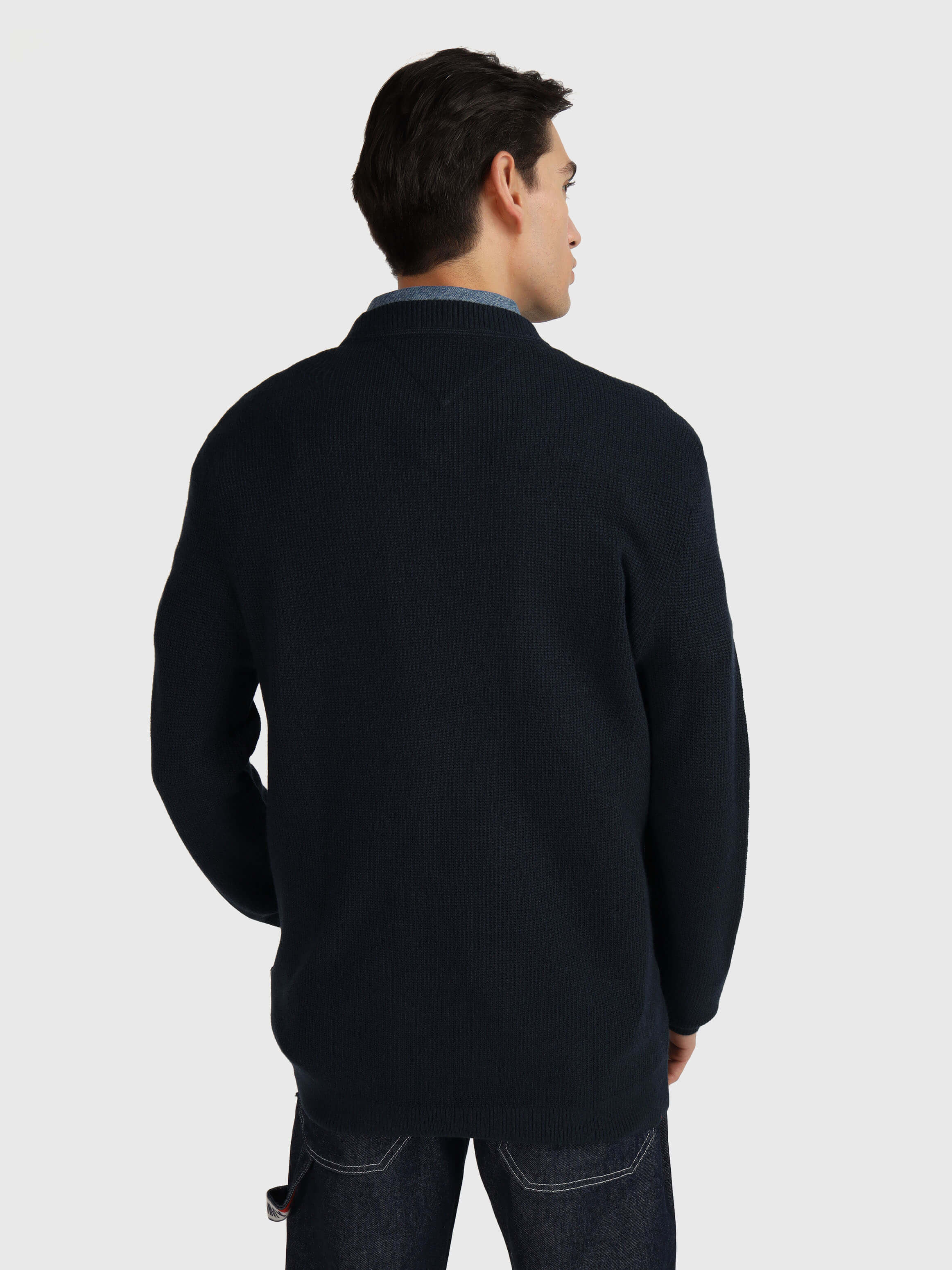 Suéter con etiqueta bordada de hombre
