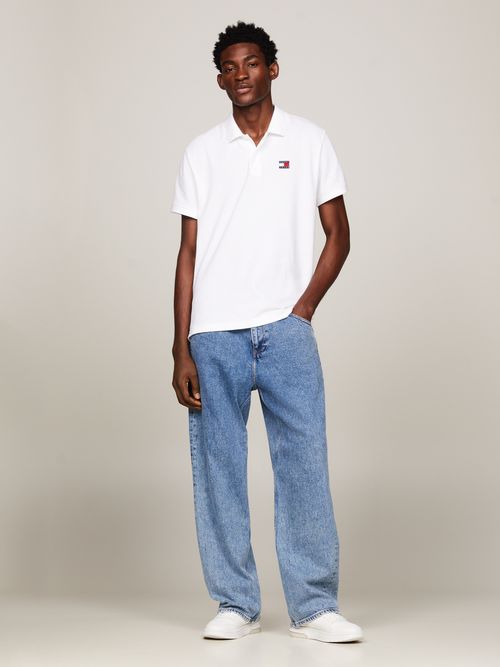 Polo-de-corte-regular-con-parche-de-Tommy-de-hombre-DM0DM18314-YBR