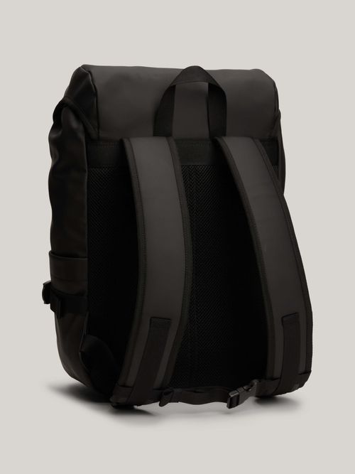 Mochila-Essential-con-solapa-y-logo-de-hombre-Tommy-Hilfiger-AM0AM12403-BDS