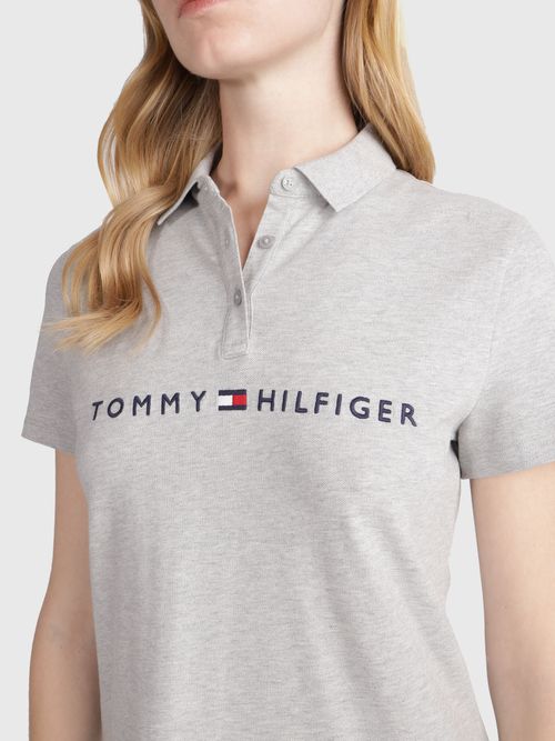 Vestido-Tommy-Hilfiger-con-logo-bordado-de-mujer