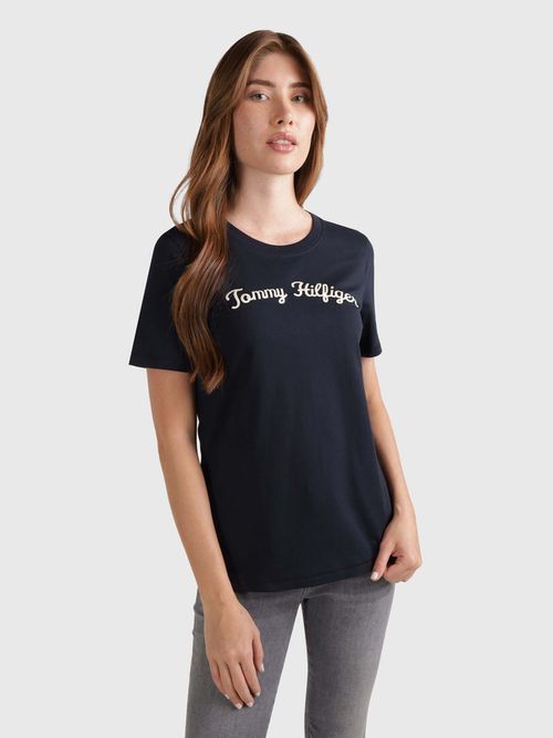 Playera-con-logo-en-fuente-Script-bordado-de-mujer-Tommy-Hilfiger
