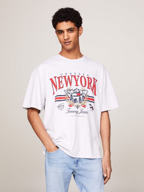 Playera-Prep-Explorer-de-corte-oversize-de-hombre-Tommy-Jeans