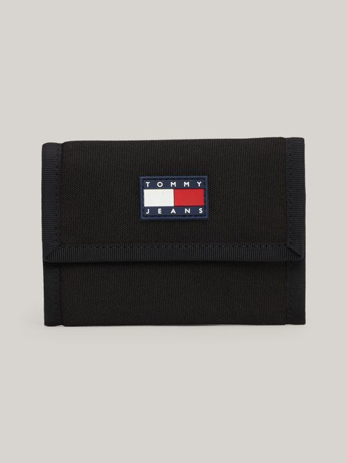 Cartera-plegable-en-tres-partes-con-parche-de-hombre-Tommy-Jeans