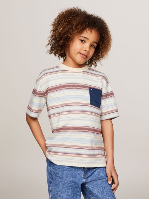 Playera-de-rayas-con-bolsillo-a-contraste-de-nino-Tommy-Hilfiger