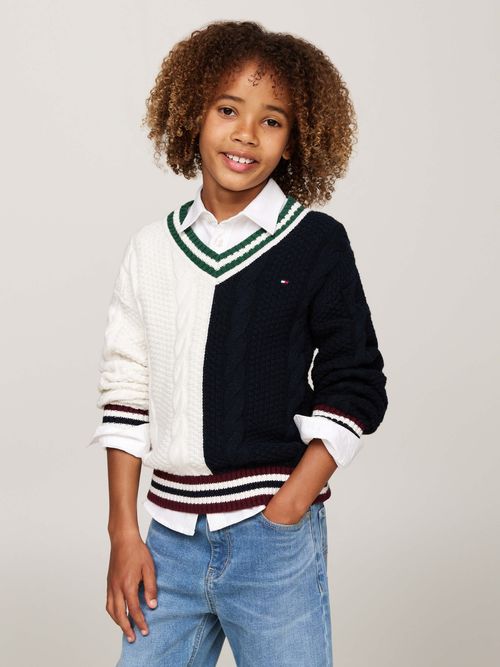 Sueter-de-punto-trenzado-con-cuello-de-pico-de-niño-Tommy-Hilfiger-KB0KB09250-DW5