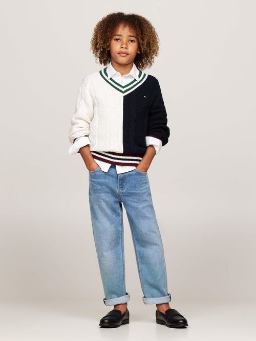 Sueter-de-punto-trenzado-con-cuello-de-pico-de-niño-Tommy-Hilfiger-KB0KB09250-DW5