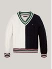 Sueter-de-punto-trenzado-con-cuello-de-pico-de-niño-Tommy-Hilfiger-KB0KB09250-DW5