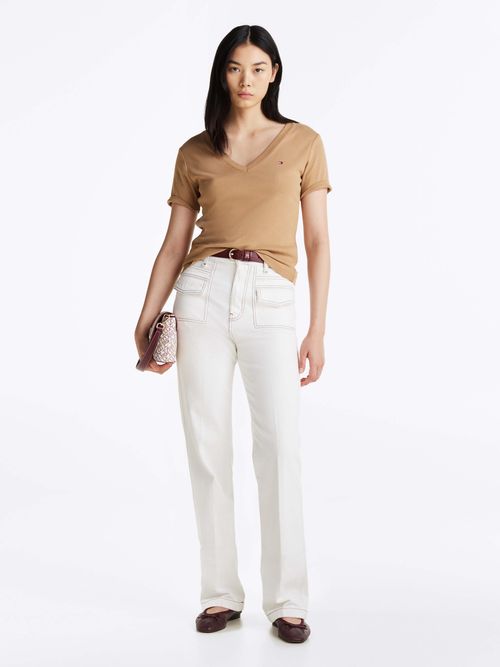 Playera-slim-con-cuello-de-pico-de-mujer-Tommy-Hilfiger-WW0WW40584-RBC