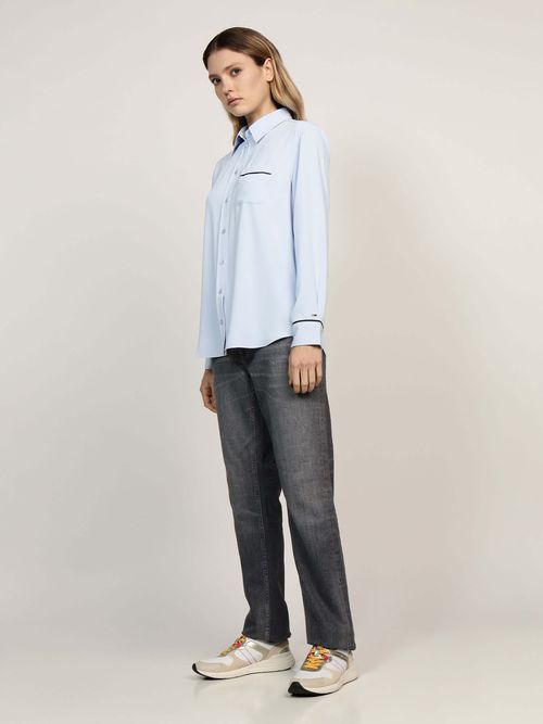 Camisa-de-corte-slim-con-bolsilo-frontal-de-mujer-Tommy-Jeans-DW0DW20182-C3Q