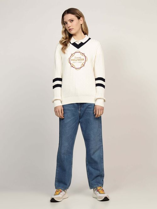 Sueter-con-franjas-distintivas-en-las-mangas-y-cuello-de-pico-de-mujer-Tommy-Hilfiger-WW0WW44301-Z00