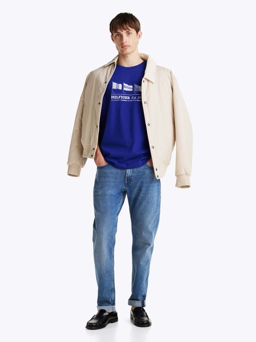 Playera-de-cuello-redondo-con-logo-grafico-de-hombre-Tommy-Hilfiger-MW0MW37439-D03