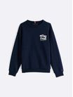 Sudadera-con-eslogan-y-logo-en-la-espalda-de-nino-Tommy-Hilfiger-KB0KB09596-C1G