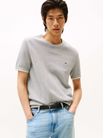 Playera-con-cuello-redondo-y-logo-de-hombre-Tommy-Hilfiger-MW0MW38610-P01