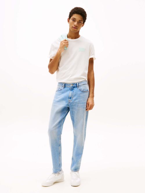 Playera-con-logo-burbuja-en-la-parte-trasera-de-hombre-Tommy-Jeans-DM0DM21864-YBH