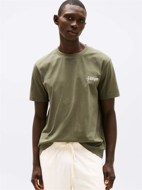 Playera-de-corte-amplio-con-estampado-de-hombre-Tommy-Hilfiger-MW0MW38643-PLI