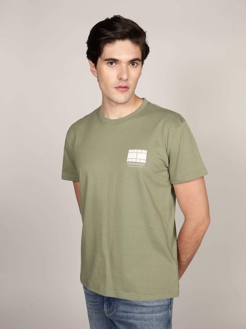 Playera-con-logo-en-el-pecho-de-hombre-Tommy-Jeans-DM0DM20814-MR6