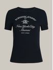 Player-corte-slim-con-logo-NYC-Alumni-de-mujer-Tommy-Jeans-DW0DW20323-C1G